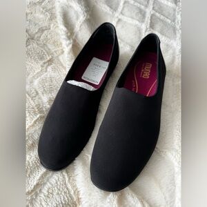 Munro Black Slip-On Round-Toe Flats